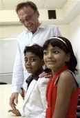 El director Danny Boyle espera que sus niños actores de la India tengan un lugar digno donde vivir